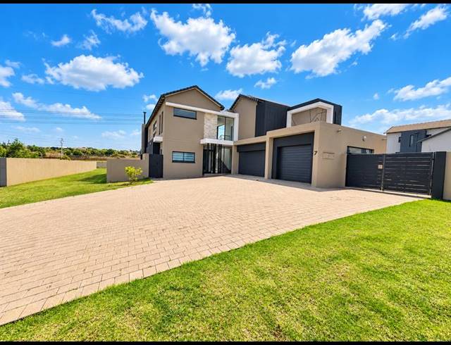 5 BEDROOM HOUSE FOR SALE IN MIDSTREAM MEADOWS